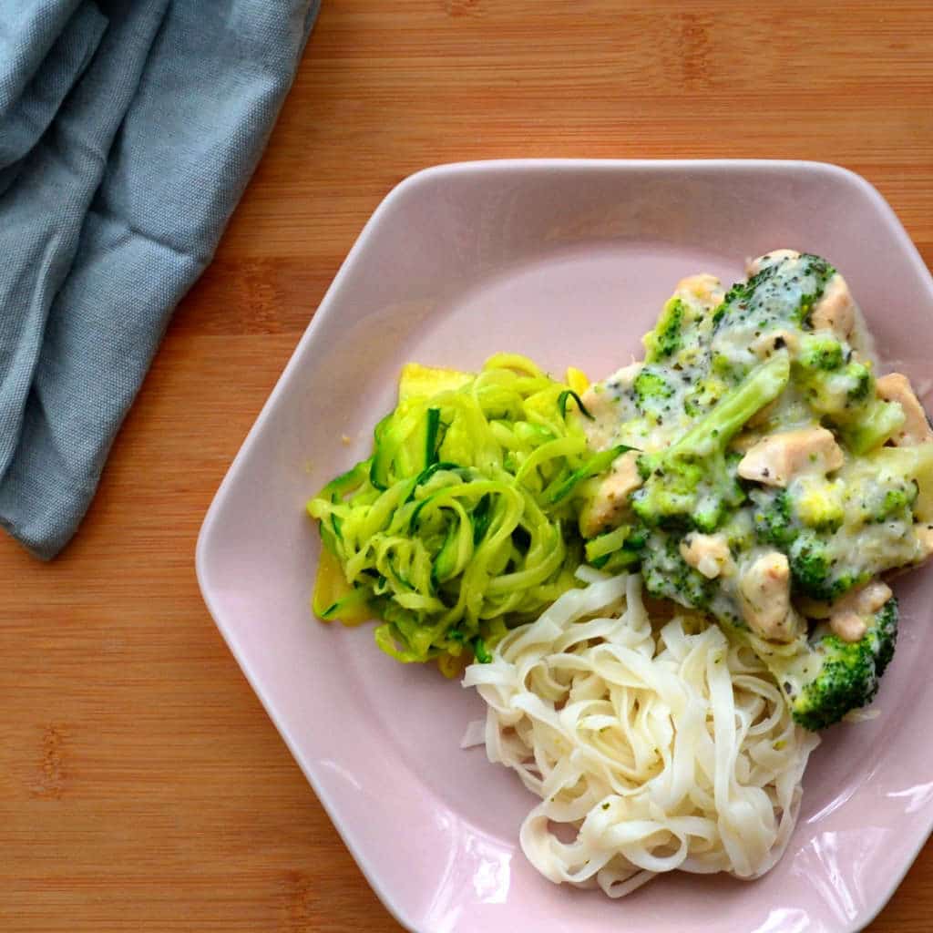 Mentes Utakon brokkolis-tejszínes csirke cukkinispagettivel